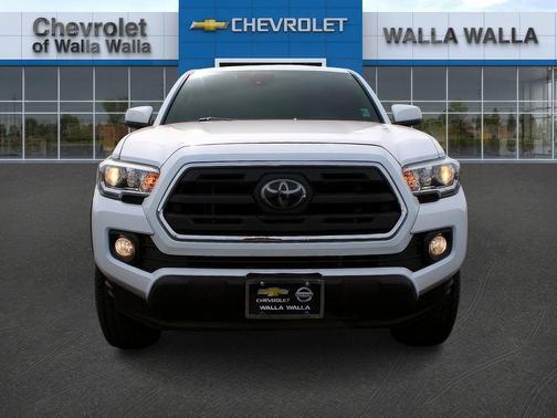 Super White 2018 Toyota Tacoma SR5