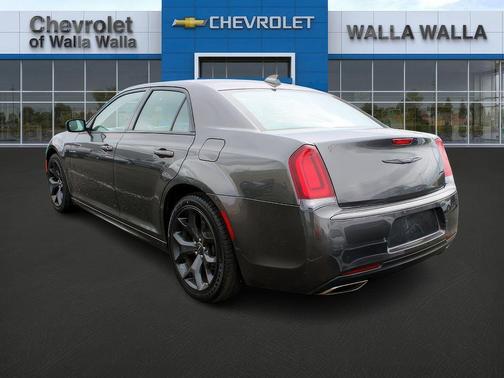 2022 Chrysler 300 Touring L