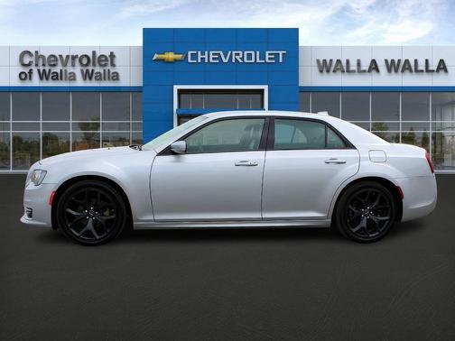 2022 Chrysler 300 Touring L