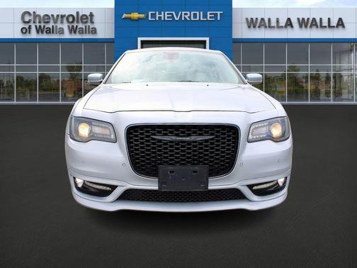 2022 Chrysler 300 Touring L