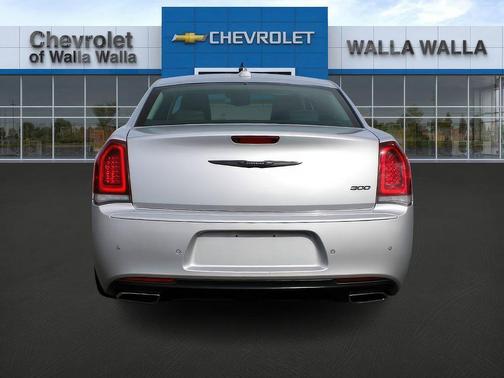 2022 Chrysler 300 Touring L