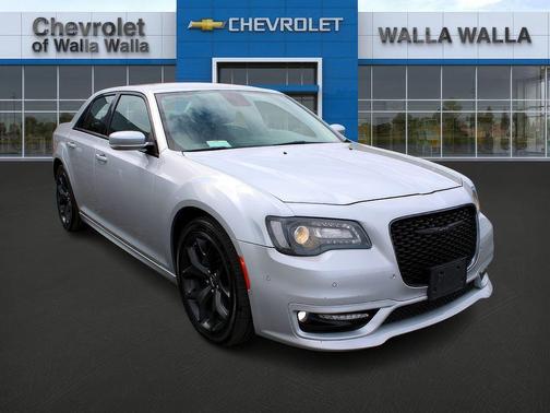 2022 Chrysler 300 Touring L