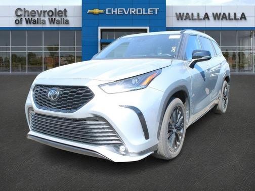 Celestial Silver Metallic 2025 Toyota Highlander XSE