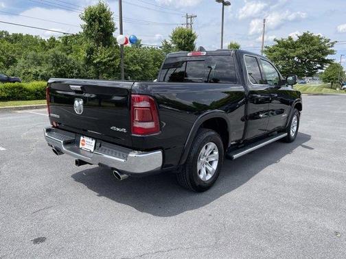 Photo 3 of 34 of 2019 RAM 1500 Laramie