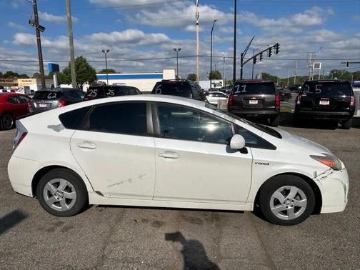 White 2010 Toyota Prius V
