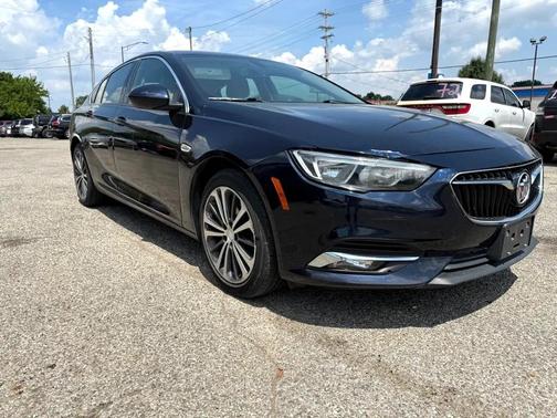 2018 Buick Regal Sportback Essence
