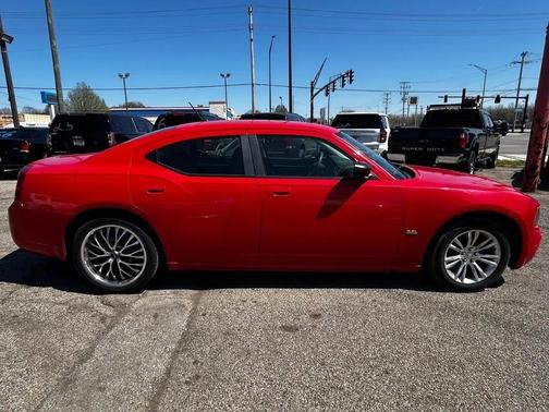 Red 2008 Dodge Charger SE