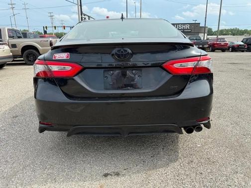 Midnight Black Metallic 2019 Toyota Camry SE
