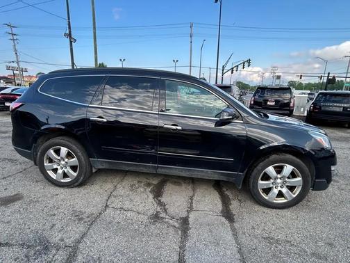 Mosaic Black Metallic 2017 Chevrolet Traverse Premier