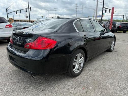 2011 INFINITI G25 Base