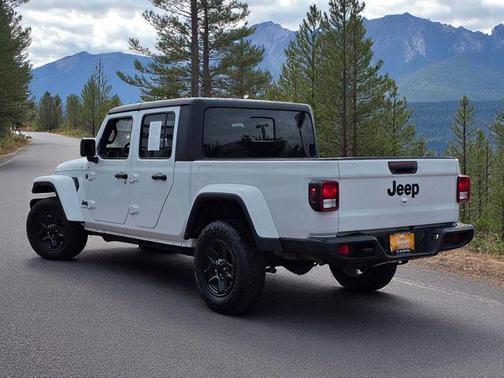 2022 Jeep Gladiator Sport S