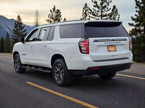 2022 Chevrolet Suburban 4WD Z71