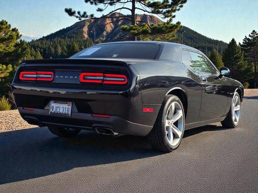 Pitch Black Clearcoat 2017 Dodge Challenger R/T