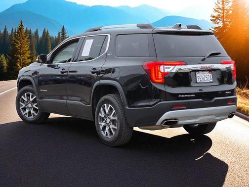 2023 GMC Acadia AWD SLT