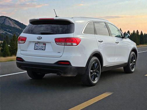 2017 Kia Sorento LX