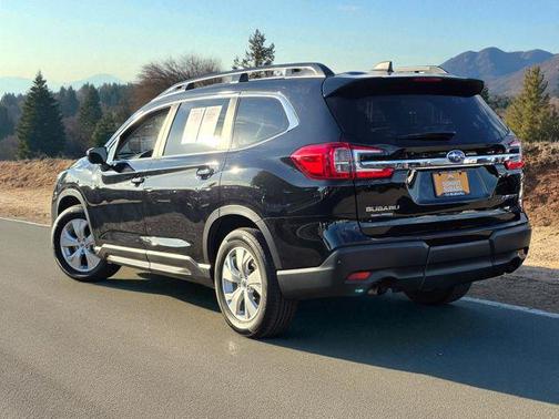 2023 Subaru Ascent Base 8-Passenger