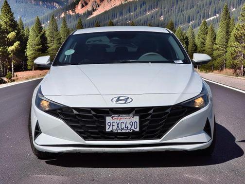 Quartz White 2021 Hyundai ELANTRA SE