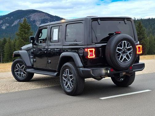 2024 Jeep Wrangler 4-Door Sahara 4x4