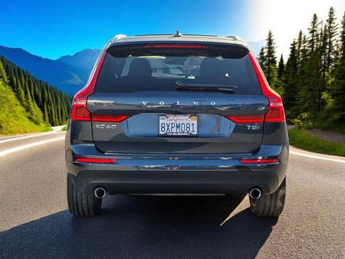 2021 Volvo XC60 T5 Momentum