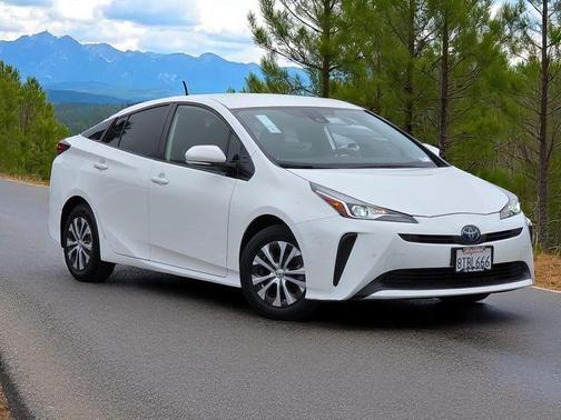 2020 Toyota Prius LE