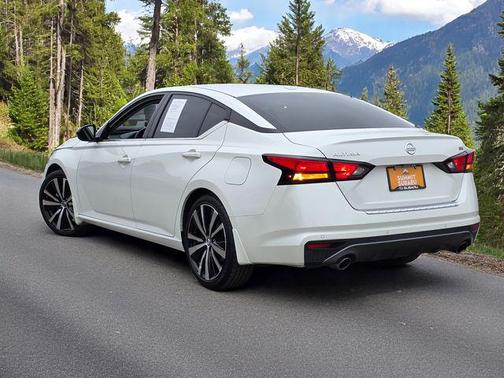 2022 Nissan Altima SR FWD