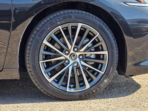 2024 Lexus ES 300h Base