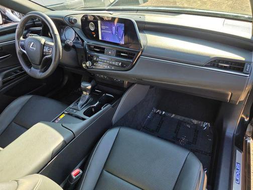 2024 Lexus ES 300h Base