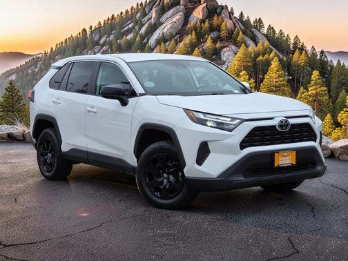 Ice 2025 Toyota RAV4 LE