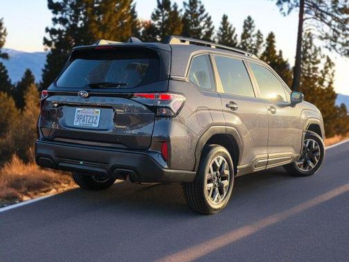 2025 Subaru Forester Base