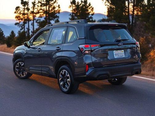 2025 Subaru Forester Base