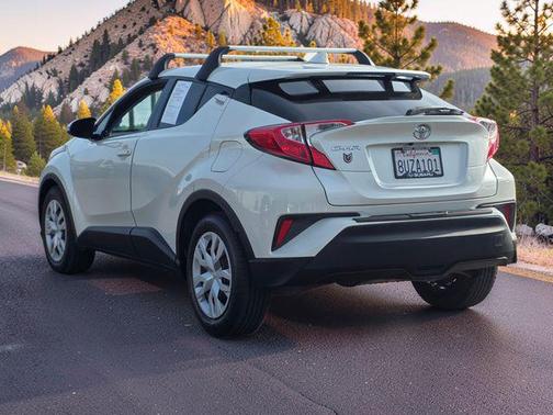 Blizzard Pearl 2021 Toyota C-HR LE