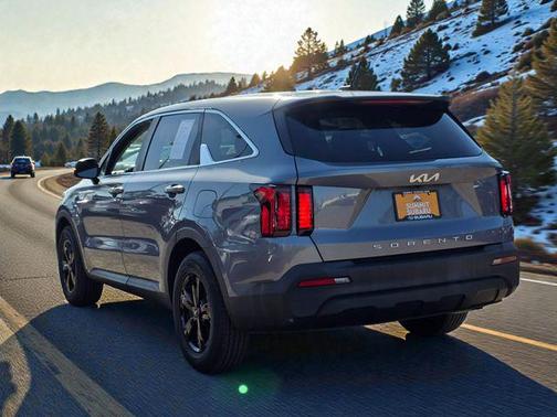 2022 Kia Sorento LX