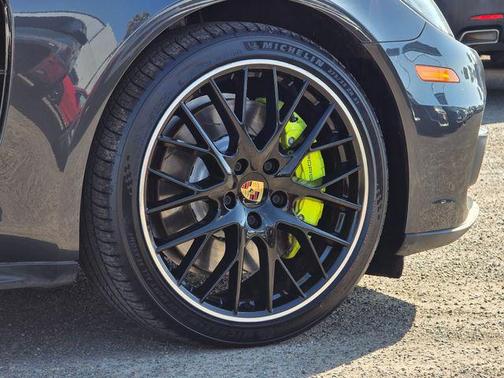 2019 Porsche Panamera 4