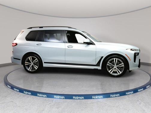 Gray Metallic 2026 BMW X7 xDrive40i