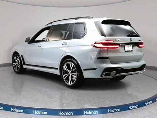 Gray Metallic 2026 BMW X7 xDrive40i