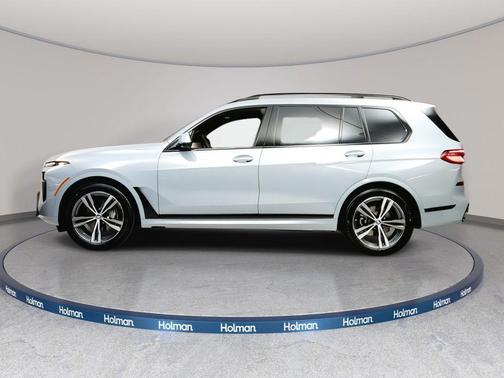 Gray Metallic 2026 BMW X7 xDrive40i