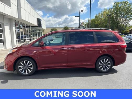2019 Toyota Sienna XLE