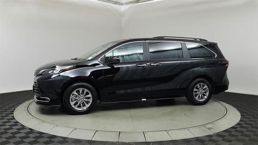 2024 Toyota Sienna XLE