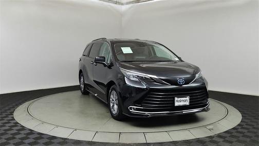 2024 Toyota Sienna XLE