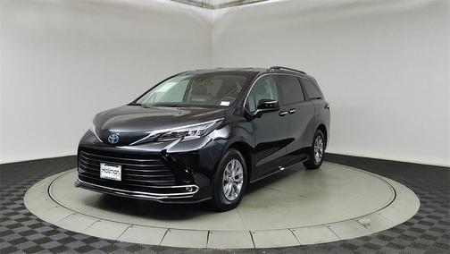 2024 Toyota Sienna XLE