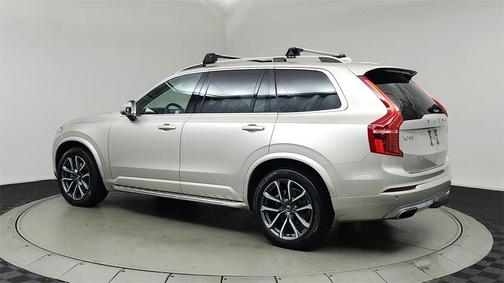 2016 Volvo XC90 T6 Momentum