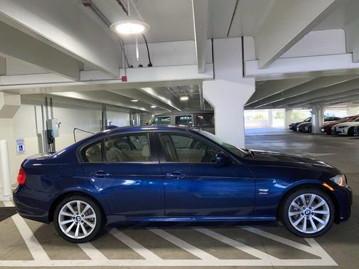 Deep Sea Blue Metallic 2011 BMW 328 i xDrive
