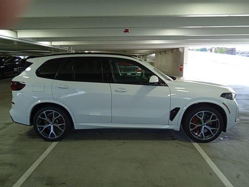 Alpine White 2024 BMW X5 PHEV xDrive50e