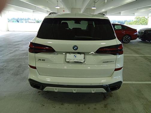 Alpine White 2024 BMW X5 PHEV xDrive50e
