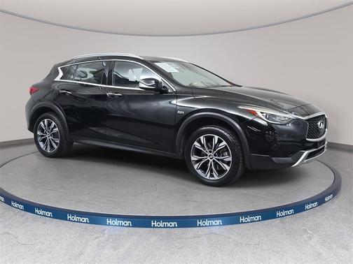 2017 INFINITI QX30 Luxury