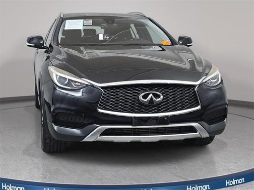 2017 INFINITI QX30 Luxury