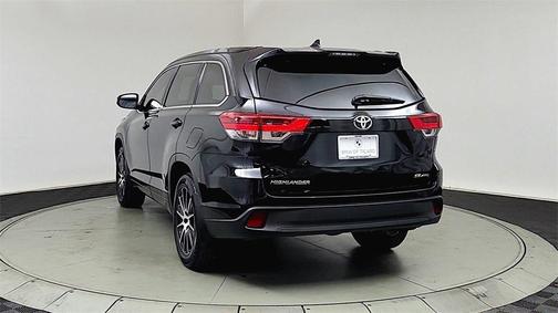 2017 Toyota Highlander SE