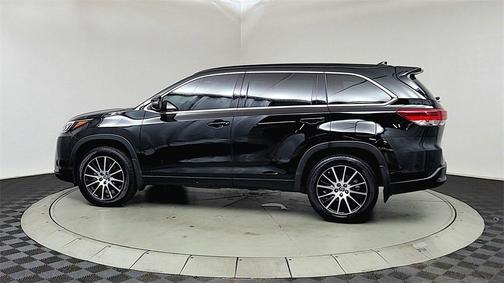 2017 Toyota Highlander SE