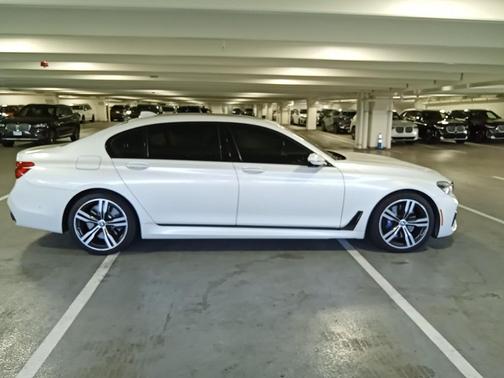 2017 BMW 750 i