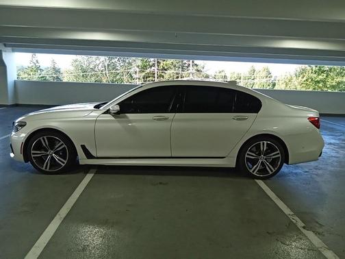 2017 BMW 750 i
